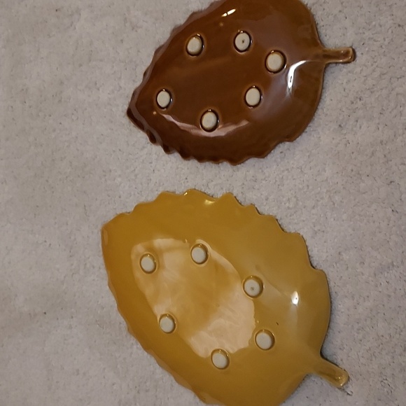 Ceramic leaf shaped (2) candy dishes - Picture 2 of 2